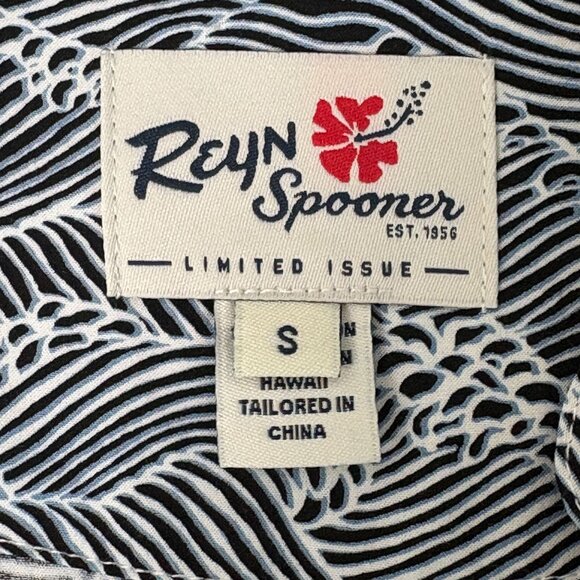 Reyn Spooner Molokai Channel 3/4 Sleeve Blouse Size S Black White Print Hawaiian - Picture 5 of 13
